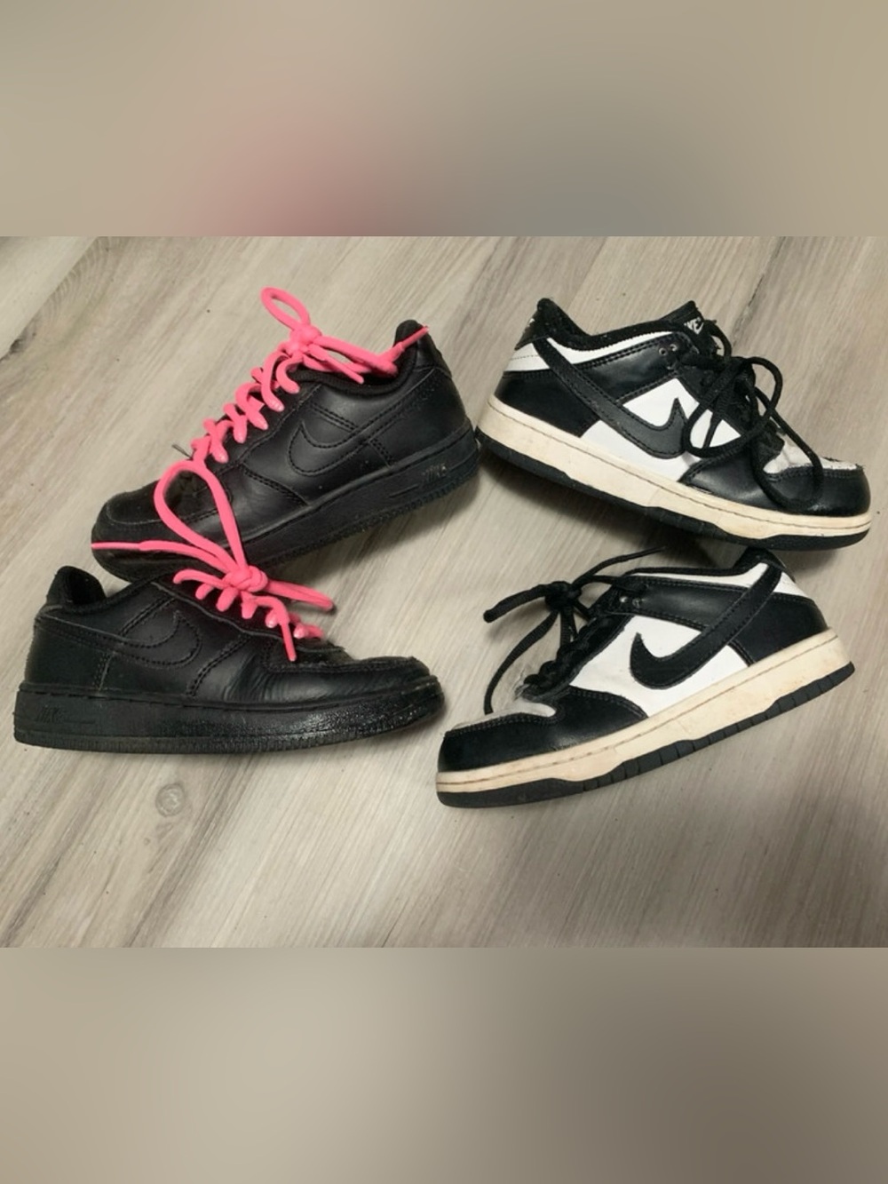 Nike Kids Black Low-Top Sneakers with Pink Laces